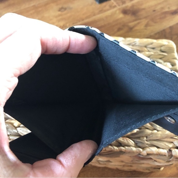 Black and White Geometric print bi-fold snap wallet - Picture 5 of 5